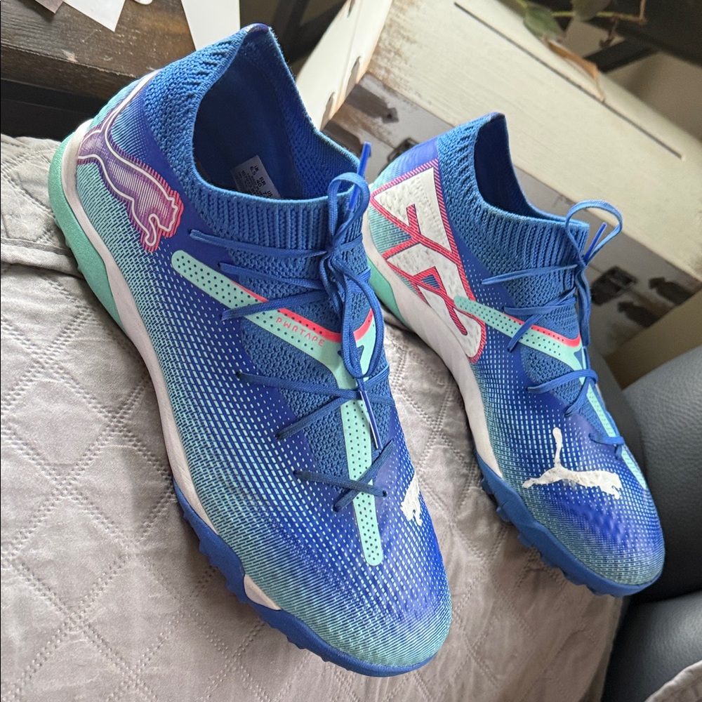 Puma Men's Future 7 Match
Turf Blue & White Soccer sneakers/cleats. 7.5